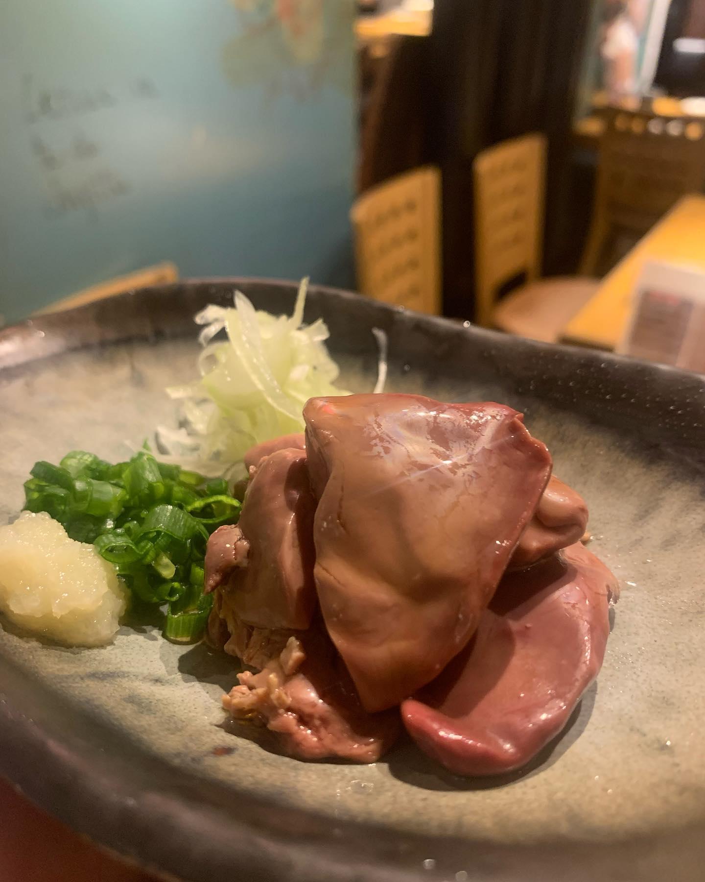 【キラキラ輝くレバとろ】表参道で低温調理のレバーが食べられる居酒屋とは!?